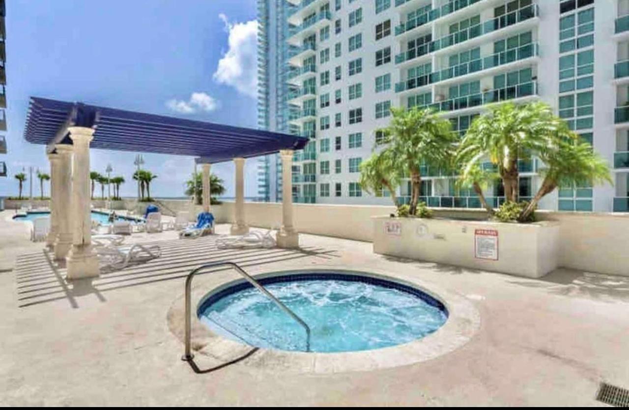 Luxurious With Parking In Brickell Apartamento Miami